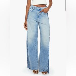 MOTHER Denim Pipe Dream Button Sneak Fray jeans in Blinded by the Dark